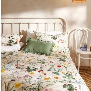 Floral Bedding Set with Green Accents